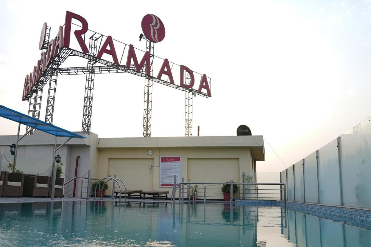 Ramada Jalandhar City Center Hotel Bagian luar foto